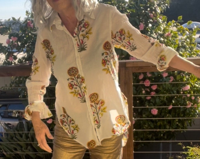 Boyfriend shirt in floral blockprint semi sheer cotton voile