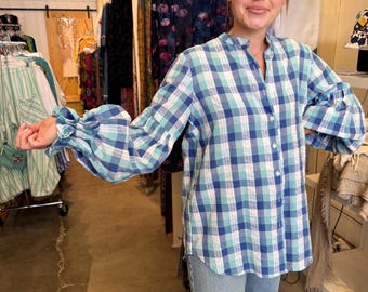 Camicia a maniche a lanterna in cotone seersucker a quadri con bottoni