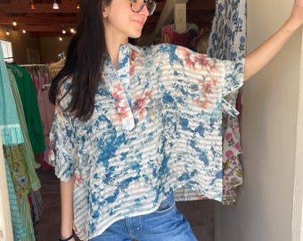 Turquoise  floral square top with collar  in viscose. One size