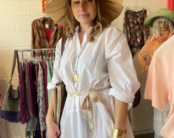 Funky dress in white cotton voile with ties under the skirt