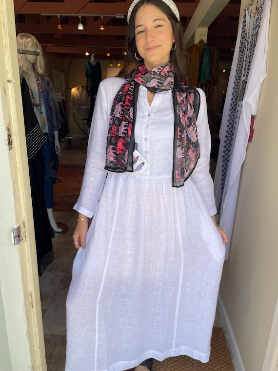 White  linen dress with pockets
