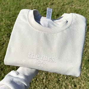 Bride Sweatshirt Embroidered, Mrs Sweatshirt, Bride Crewneck, Future Mrs Sweater, Bridal Sweatshirt, Engagement Gift Idea