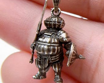 LIMITED  Dark Souls Onion Knight - Siegmeyer of Catarina Necklace, Dark Souls Jewelry,  Silver 950 Dark Souls Jewelry, Onion Knight Necklace