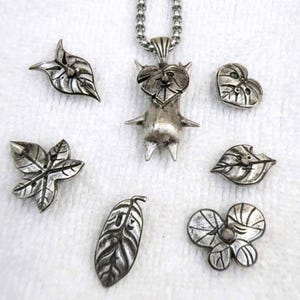 Korok Necklace, Legend of Zelda Jewelry, Interchangeable Faces Leaf Pendant, Halloween Cosplay Prop, Zelda Fans Collectible, Christmas Gift
