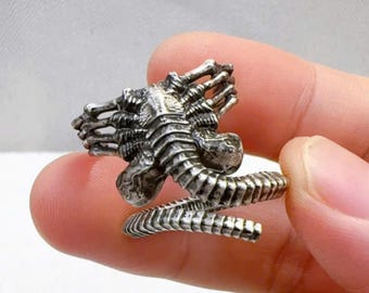 エイリアン・フェイスハガーリング、ゼノモーフSFジュエリー