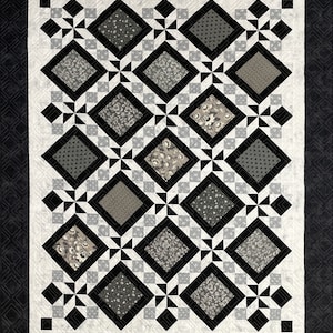 Hidden Star Quilt Pattern: Easy-to-Follow Instructions (Paper Pattern #469)