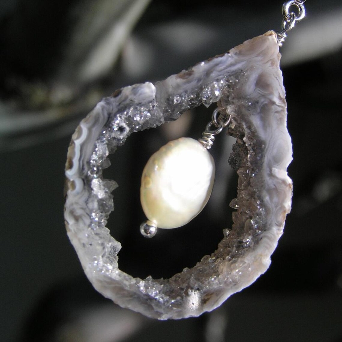 Pearls ROCK - Coin Pearl, Crystal Quartz Geode Slice, Freshwater Pearl ...