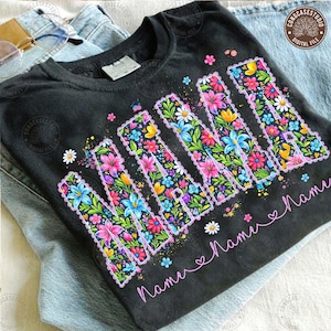 Floral Mama PNG: Bunte Frühlingsblumen Pinselstrich Design, Muttertag Blumen Pinselstrich Mama Shirt, digitaler Download