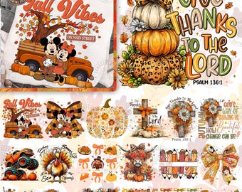 Könnte beinhalten: Eine Sammlung digitaler Designs zum Thema Herbst. Enthält ein weißes T-Shirt mit dem Text "Fall Vibes" und Micky und Minnie Maus, einen Stapel Kürbisse und verschiedene herbstbezogene Grafiken wie Truthähne, Schleifen und ein Longhorn. Die Designs sind in Orange-, Braun- und Gelbtönen gehalten.