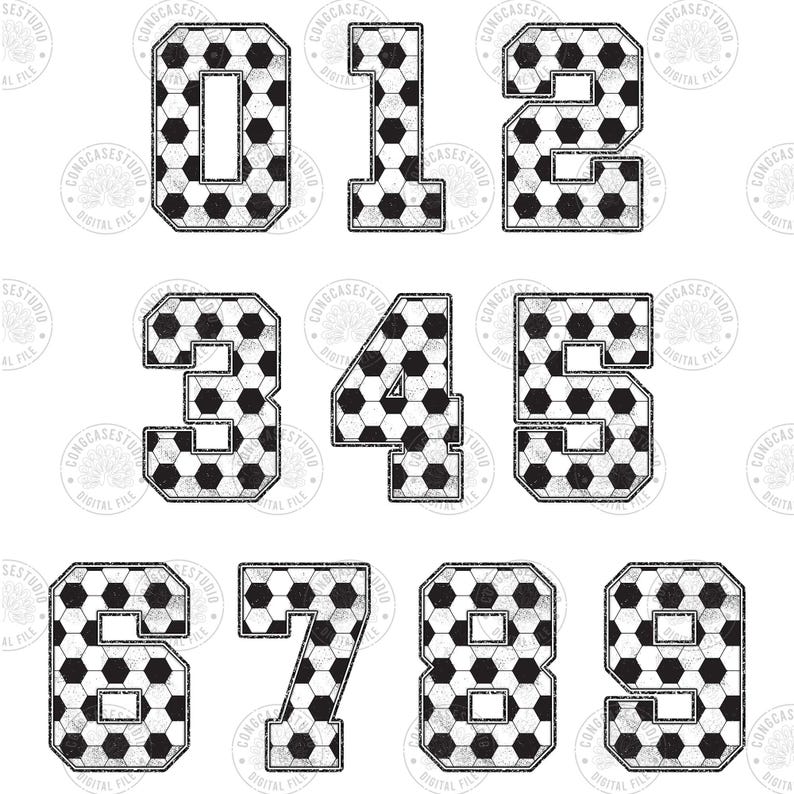 K&ouml;nnte beinhalten: Schwarz-wei&szlig;e Fu&szlig;ballnummern von 0 bis 9. Die Zahlen sind im Vintage-Stil mit einem Used-Look.