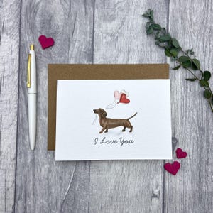Carte teckel marron je t'aime - carte personnalisée pour les proches, chien saucisse beige joyeux anniversaire, carte de Saint-Valentin pour les amoureux des chiens