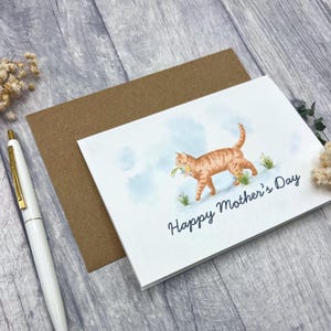Carte de fête des mères heureuse de chat tigré roux - jolie carte de maman personnalisée pour les proches, carte florale de chat, belle carte pour les amoureux des chats