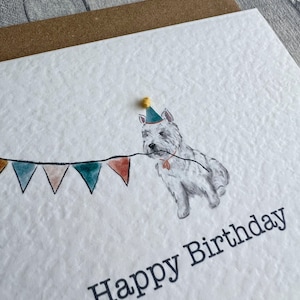 Carte d'anniversaire Westie avec joli chapeau de fête à pompons - carte de célébration West Highland Terrier, jolie carte colorée de joyeux anniversaire pour les amateurs de Westie