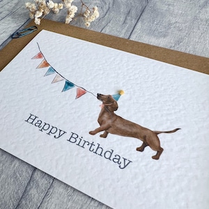 Carte d'anniversaire chapeau de fête teckel pompon - carte de célébration drôle de chien saucisse brune, carte de joyeux anniversaire teckel au chocolat 3D