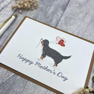 Carte de fête des mères de chien bernois - carte personnalisée parfaite pour maman, carte de voeux mignon bouvier bernois avec des ballons coeur