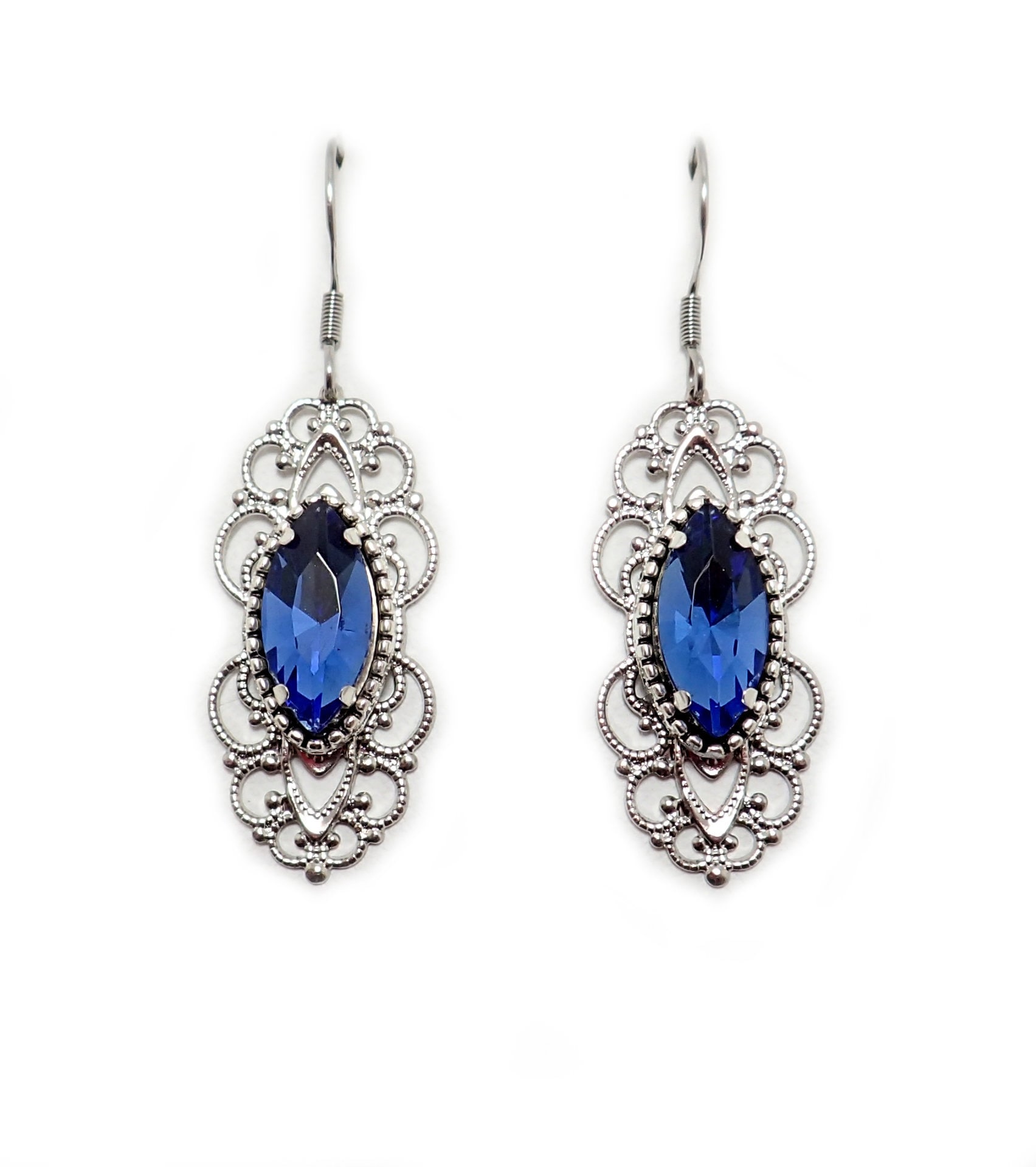 Long may she shop reign black earring paparazzi