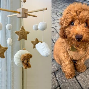 Anpassad babymobil, virkad hund, neutral babymobil, spjälsängsmobil, valpmobil, presenter till barnkammaren, babyshowerpresent, presenter till hundälskare