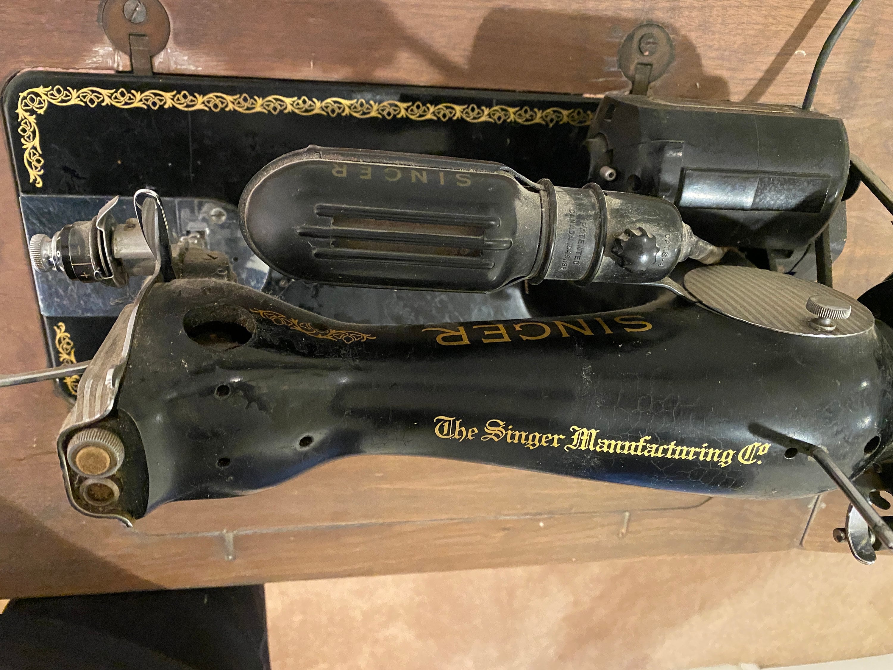 1950s singer sewing machine in cabinet