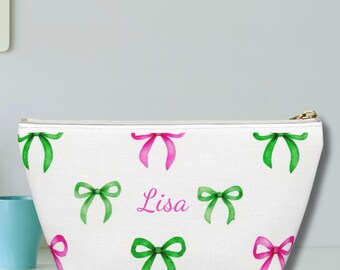 Make-uptasje met strikjes voor Bat Mitzvah, roze en groene cosmetische tas met strikjes.