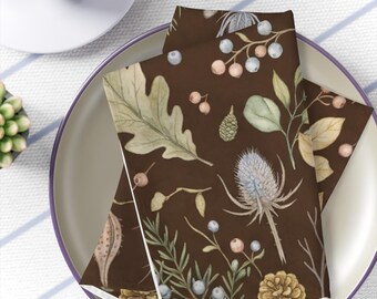 Nappe d'hiver à motifs de pommes de pin des bois, inspiration botanique hivernale, cadeau d'hôtesse inspiré par la nature
