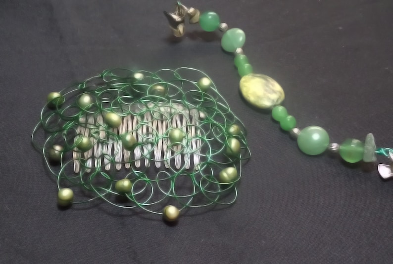 Image of a Green Wire Beaded Kippah and Tallit Set on a black background