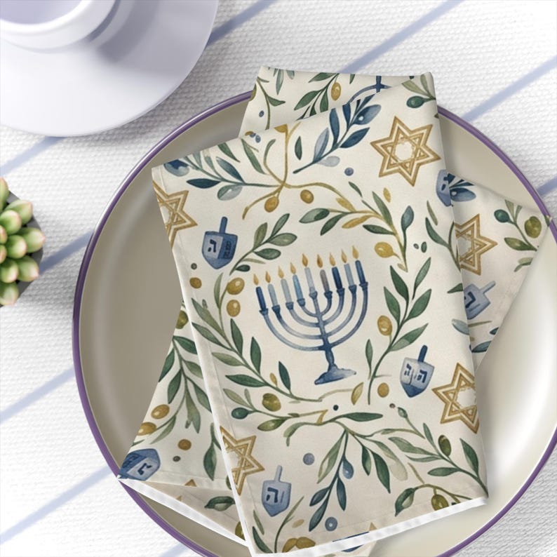 Menorá moderna de olivo y camino de mesa con dreidel para Janucá, decoración para el hogar en las fiestas de Janucá. Napkins (4)