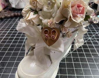 Alfiletero vintage desgastado para zapatos de bebé, hecho a mano, con flores