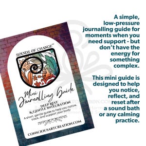 Peut inclure: Un mini-guide de journalisation blanc avec le texte "Sounds of Change" et "Mini Journalling Guide". Le guide présente un motif floral et le texte "Deep Rest & Gentle Integration". L'arrière-plan est un mur de briques.