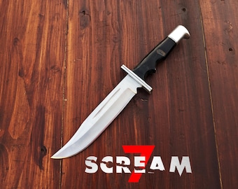 Réplica del cuchillo Ghostface Buck 120: accesorio de la película Scream 7 con funda de cuero.