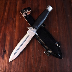Handmade Carbon Steel Deadpool Baby Knife Replica – 1:1 Scale Cosplay Prop