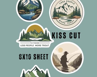 Puede incluir: Una hoja de pegatinas de pesca con mosca con varios diseños. Las pegatinas presentan escenas de montañas y ríos, un pescador y el texto "Less People, More Trout". La hoja está etiquetada como "Fly Fishing Sticker Sheet" y "8x10 Sheet".