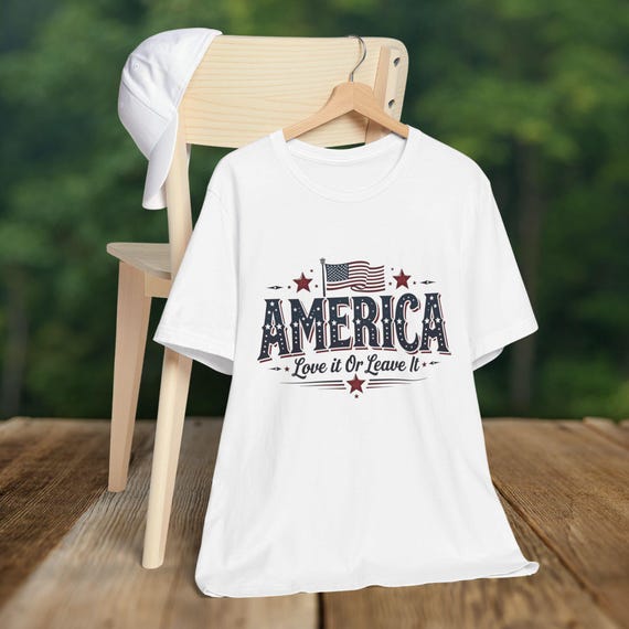 アメリカを愛するか去るかTシャツ：愛国的なUSAグラフィックTシャツ