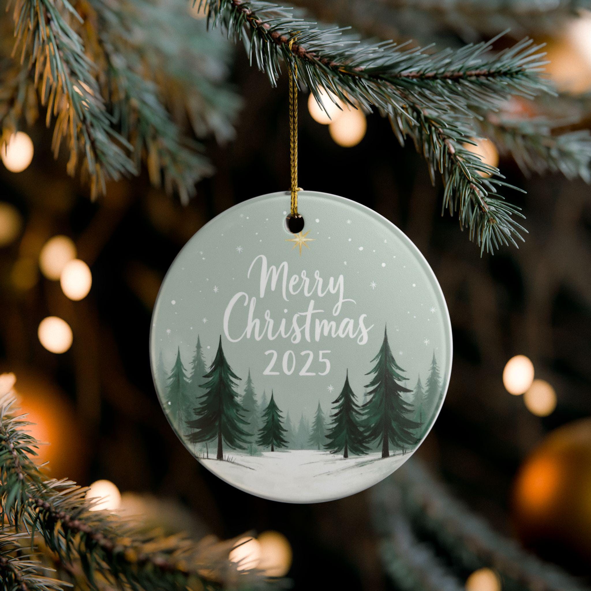 メリークリスマス 2025 陶器製オーナメント：水彩画の松林と冬の星