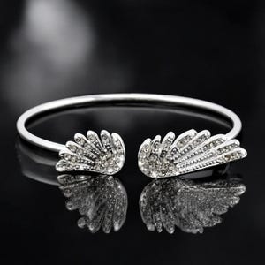 Angel Wing Bracelet: Adjustable Fashion Jewelry Gift