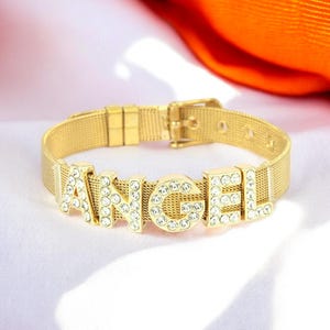 Pulsera de malla con dijes chapados en oro personalizables para mujer / Brazalete de acero inoxidable con cuentas y letras elegantes / Regalo ajustable para pareja