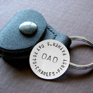 Cadeau de la première fête des pères Custom Keepsake / Golf Marker with Leather Keychain Holder facultatif Customd Hand Stamped Sterling Silver image 4