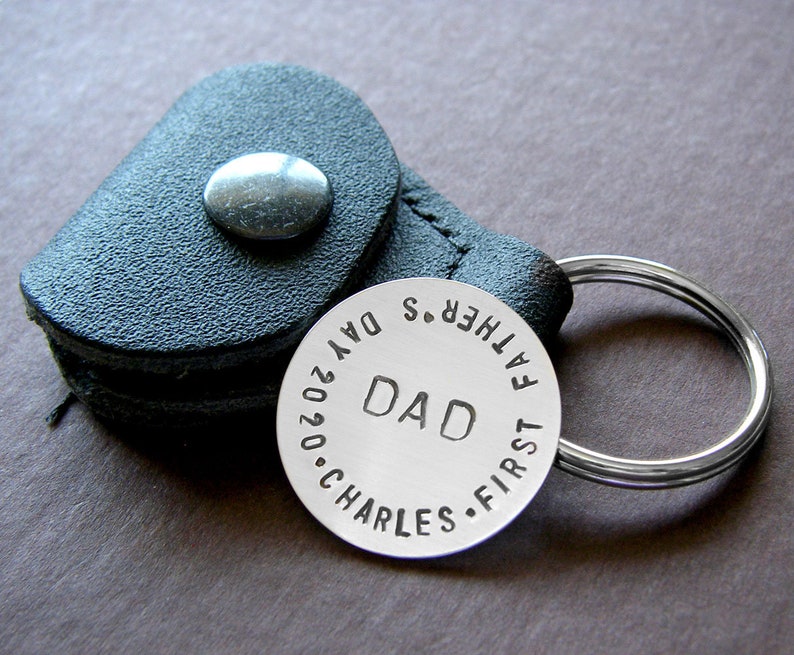 Cadeau de la première fête des pères Custom Keepsake / Golf Marker with Leather Keychain Holder facultatif Customd Hand Stamped Sterling Silver image 4