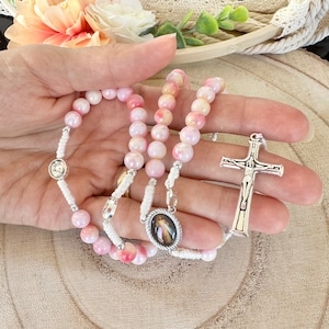Rosario fatto a mano da Medjugorje con grani in ceramica rosa chiaro / 3x croce in acciaio della pace (3x Mir) / biglietto di preghiera regalo