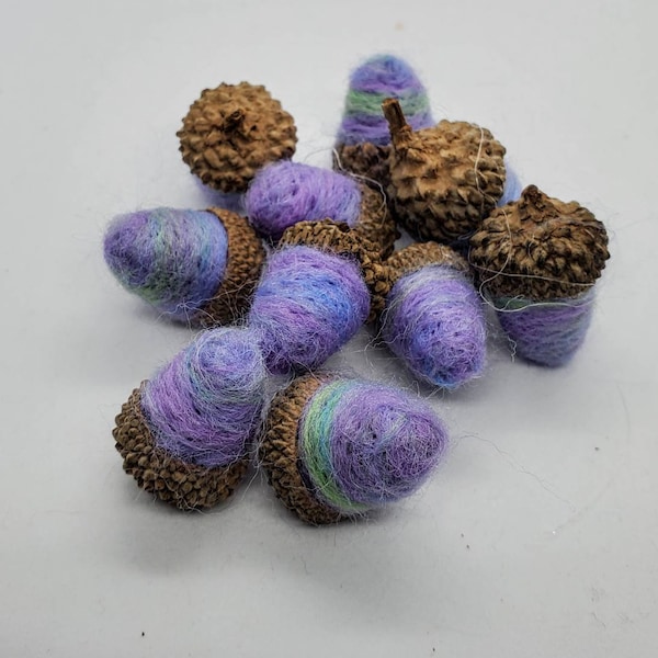 Rustic Needle Felted Acorns, Mermaid hair, Felt Decorations, Bowl Fillers, Vase Fillers, Primitive Decor, Home Decor