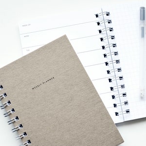 Planner a spirale Kraft Planner settimanale mensile 12 mesi Planner Kraft senza data Planner settimanale semplice Calendario minimalista Planner accademico moderno