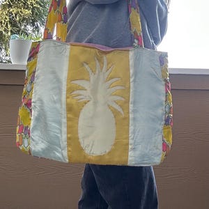 Draagtas met ananasprint: zomerse strandtas
