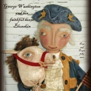 Könnte beinhalten: Eine handgefertigte Puppe, die George Washington in einem blauen Mantel und Hut darstellt und ein Pferd hält. Die Puppe hat ein bemaltes Gesicht und hält eine kleine Flagge. Der Text auf dem Bild lautet "George Washington and his faithful horse Blueskin."