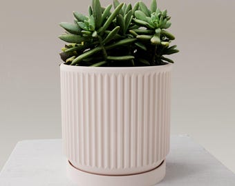Flowerpot with fine ribbed pattern – Drainage & saucer – Modern plant pot in various sizes and colors