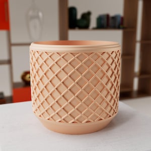 Flowerpot with drainage and saucer, sustainable made of PLA, 3D printed grid design in various colors and sizes