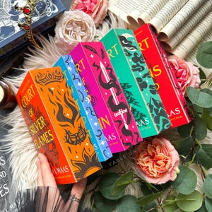 ACOTAR Bokset med spraykanter | Handmålade bokkanter | Fantasybokset | Bokliknande gåva | En gård av törnen och rosor, Bokset med spraykanter