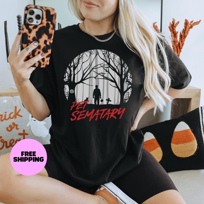 Pet Sematary horror t-shirt shown or mannequin. Vintage-style print on black fabric for fans of 80s cult movies.