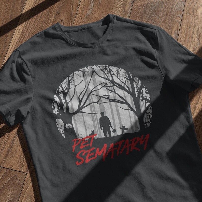 Pet Sematary horror t-shirt. Vintage-style print on black fabric for fans of 80s cult movies.