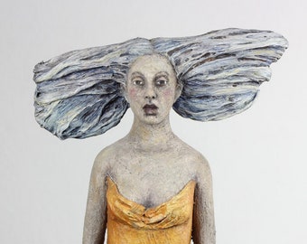 OOAK sculpture en argile femme en robe jaune offre spéciale