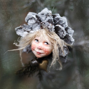 Pixie girl Nele handmade decoration, Zapfenkind