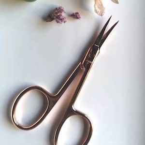 Elegant Rose Gold Vintage-Inspired Scissors